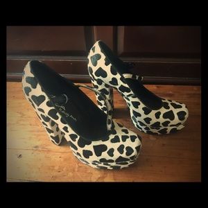 Alice and Olivia by Stacy Bender.